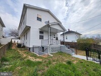 Building Photo - 4244 Clay St NE