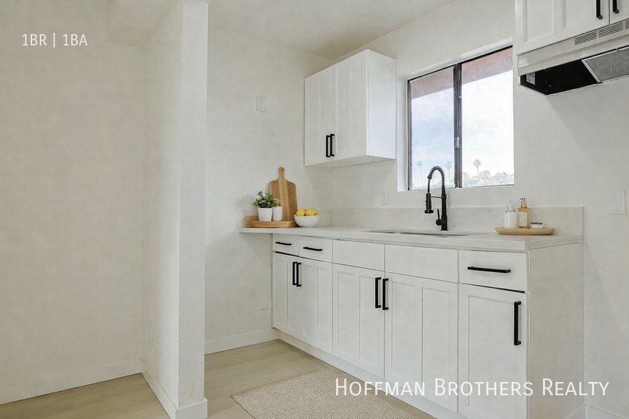 Building Photo - 1816 N Gramercy Pl