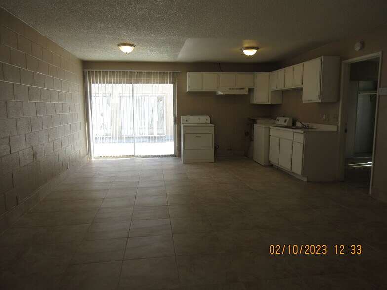 Building Photo - 2929 Elm Ave