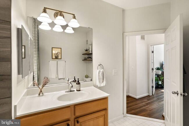 Building Photo - 2465 Army Navy Dr