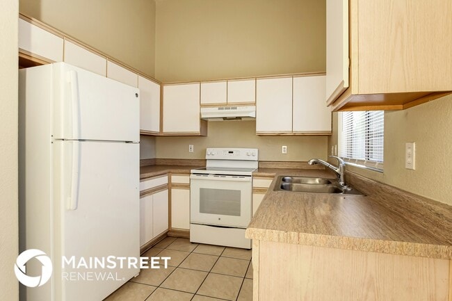 Building Photo - 8923 W La Reata Ave