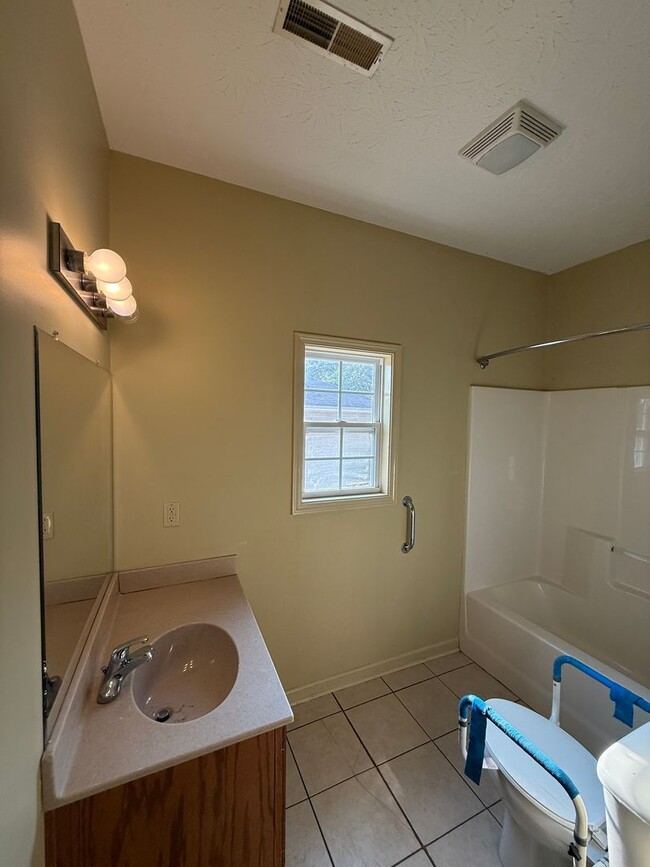 Building Photo - 104 Cedar Tree Ln