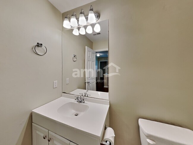 Building Photo - 7401 Kinsmore Ln