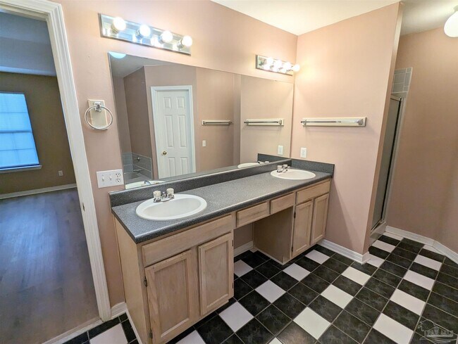 Building Photo - 7415 Lillie Ln