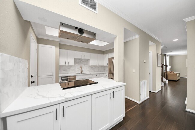 Building Photo - 1112 Bering Dr