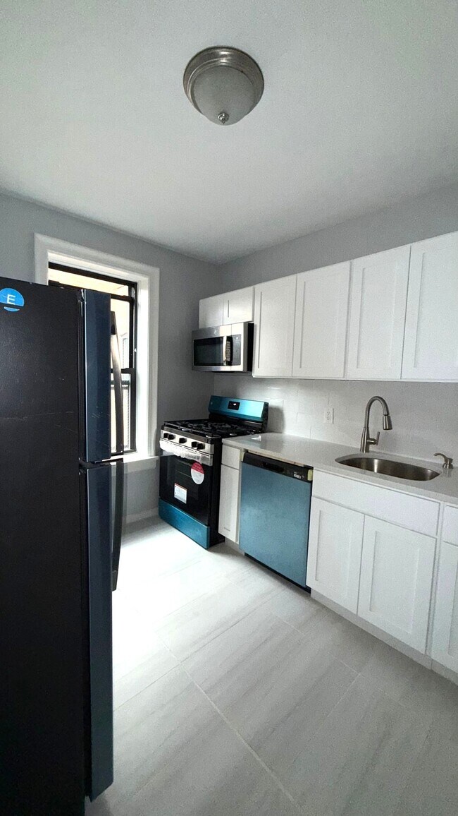 Building Photo - 2684-Highland Arms Realty