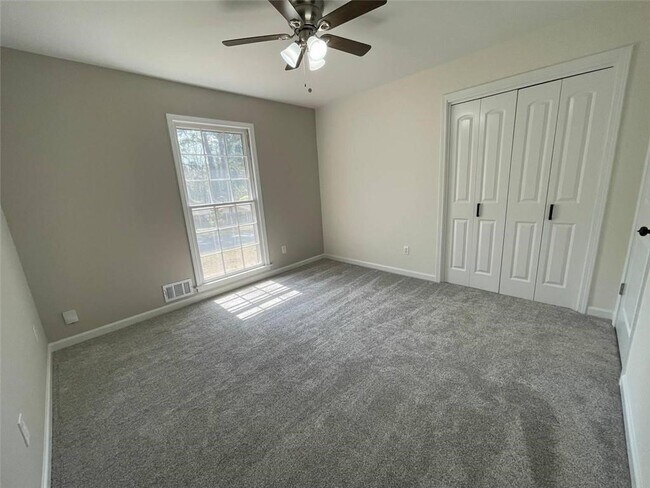 Building Photo - 1202 Lafayette Dr SW