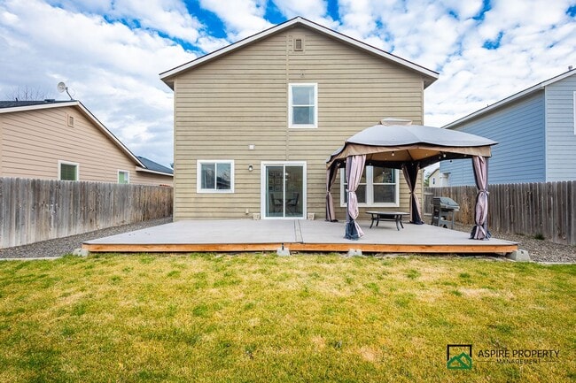 Building Photo - 3 Bed 2.5 Bath Home