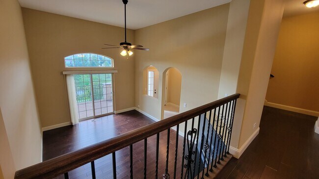 Building Photo - STUNNING LUXURY TOWNHOME 3 BEDROOM, 2 FULL...