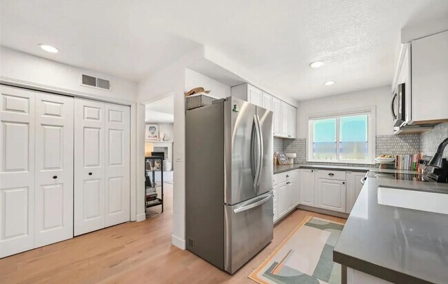 Building Photo - 531 Camino Del Mar