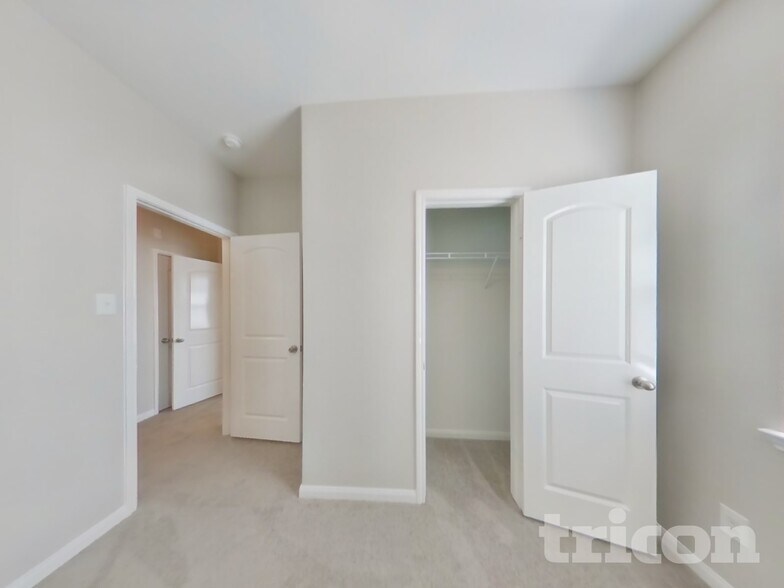 Building Photo - 10823 Spring Brook Pass Dr