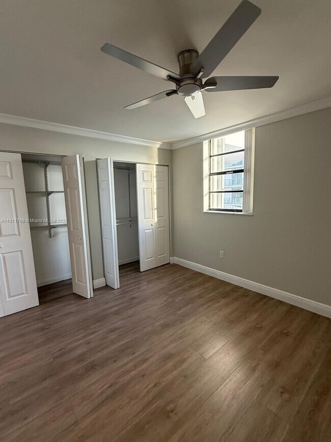 Building Photo - 6820 Indian Creek Dr