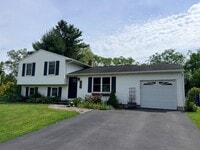 Building Photo - Spacious 4 Bedroom Split-Level Home in Clay, NY