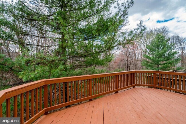 Building Photo - 6927 Rolling Creek Way