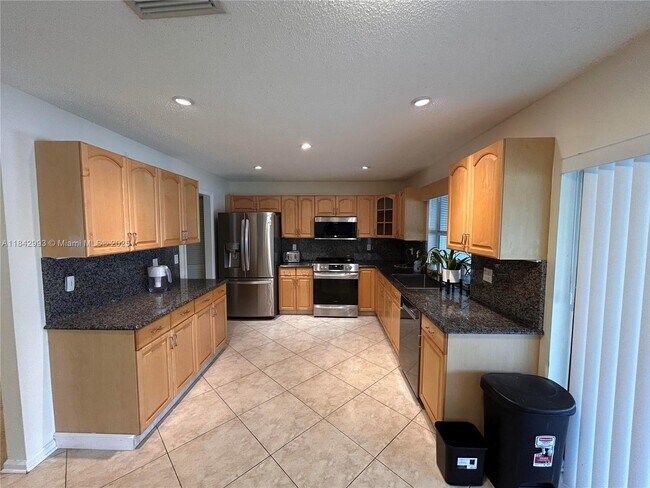 Building Photo - 1048 NW 99th Ave