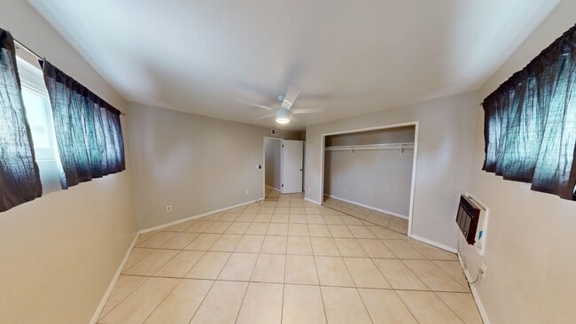 Building Photo - 5311 Saxon St