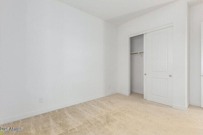 Building Photo - 1510 E Flower St