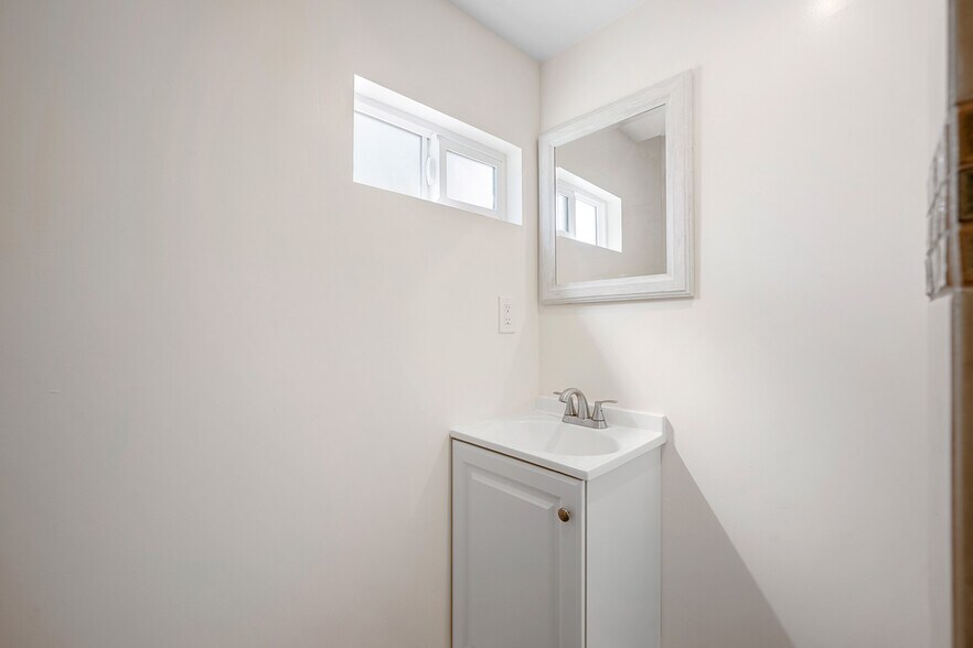 Building Photo - 941 Verdugo Circle Dr
