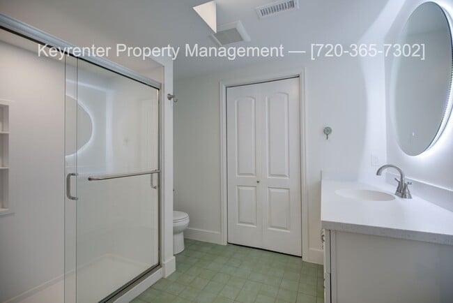 Building Photo - Single Apartment (brand new)