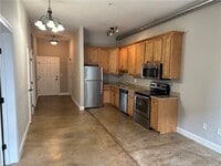 Building Photo - 721 N Clinton St