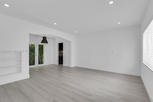 Building Photo - 2 Farrey Ln