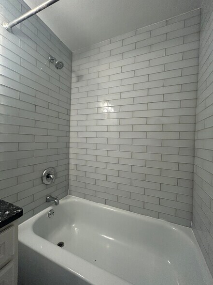 Building Photo - 1350 N Dearborn St