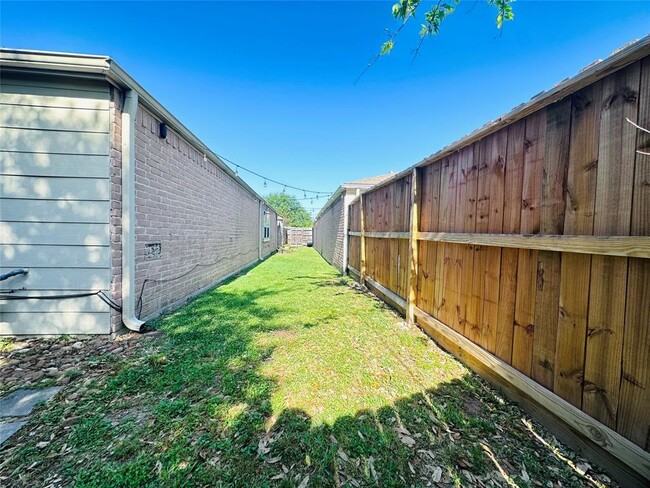 Building Photo - 7419 San Morino Dr