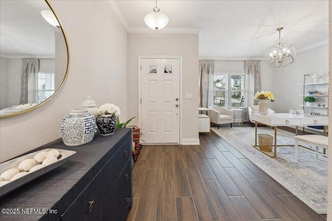 Building Photo - 552 Meadow Creek Dr