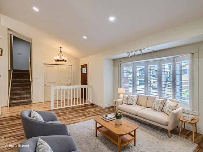 Building Photo - Charming 4 Bedroom 2.5 Bath in Lakewood!