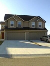Building Photo - 2731-2733 Elm Creek