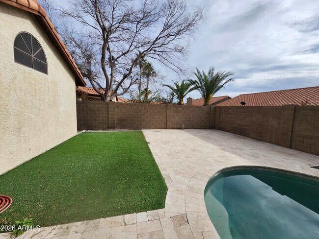 Building Photo - 2545 E Granite View Dr