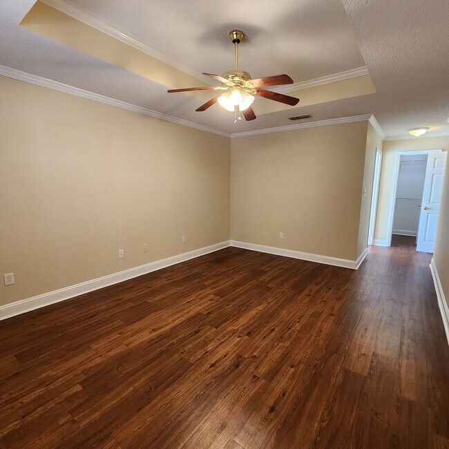 Building Photo - 3631 Club Dr