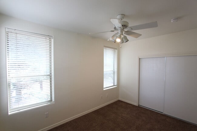 Building Photo - Light-Filled 2 Bed / 2 Bath Condo | 1,104 Sq Ft | Fireplace | Private Balcony