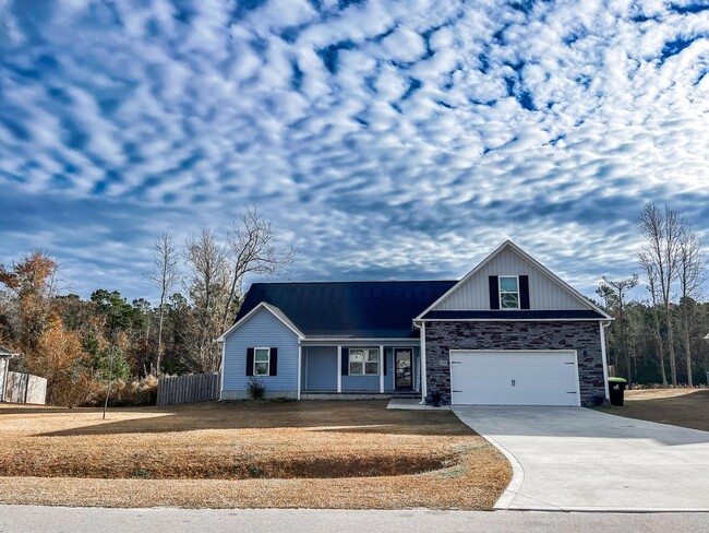 Primary Photo - Gorgeous 3 Bed + Bonus in Hubert!!!!