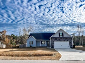 Building Photo - Gorgeous 3 Bed + Bonus in Hubert!!!!