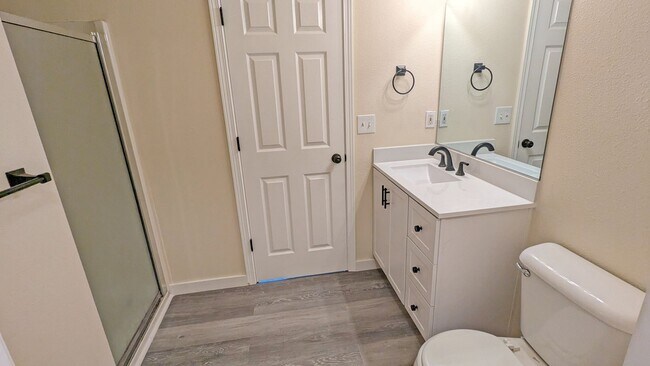 Building Photo - 3 bedroom 2.5 bath home