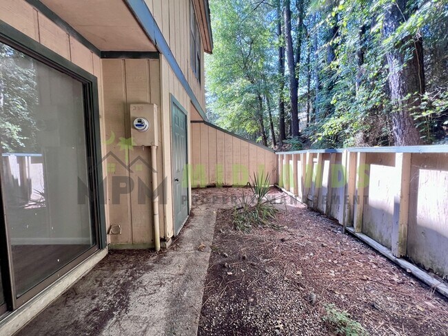 Building Photo - 233 Timber Ct