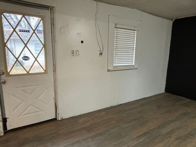 Building Photo - $625 OFF FIRST MONTH'S RENT! Charming 2-Bed, 1-Bath Single-Family Home in Indianapolis!