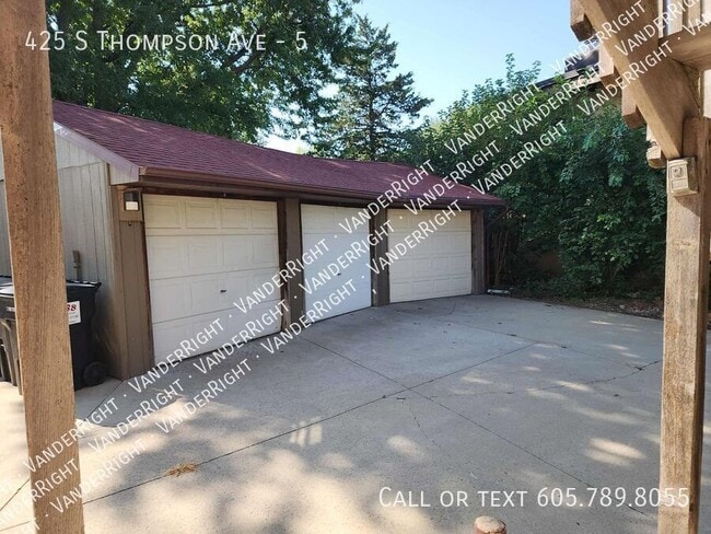 Building Photo - 425 S Thompson Ave