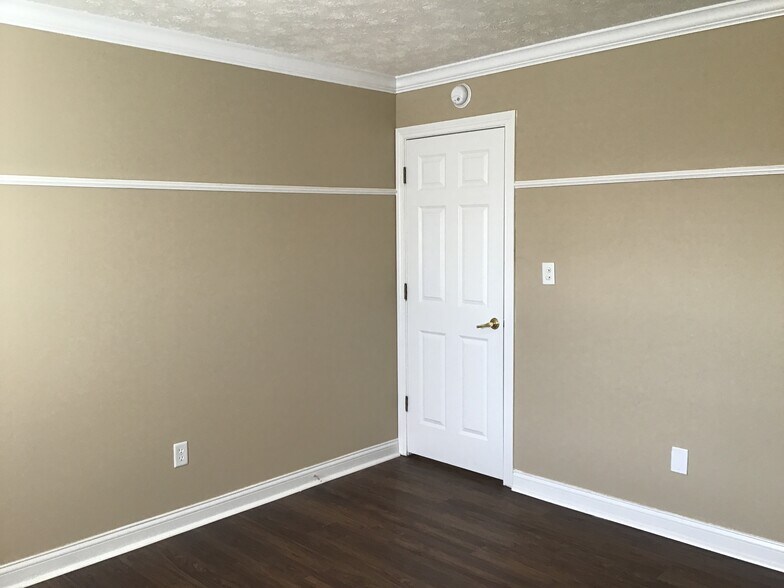 Building Photo - 6707 Wimbledon Dr