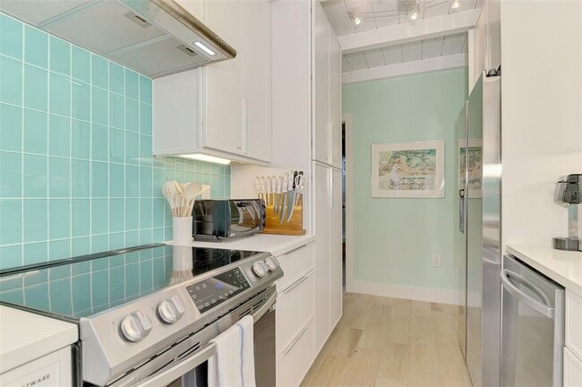 Building Photo - 5253 Avenida Del Mare