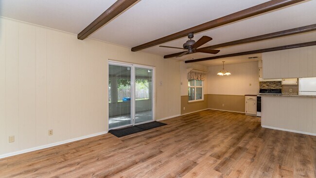 Building Photo - 3-BEDROOM IN SUNGATE, NORTH EAST ISD