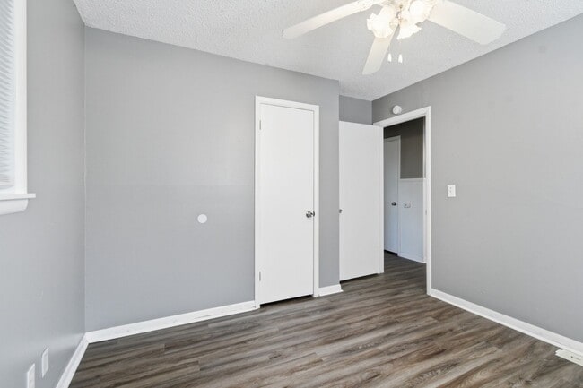 Building Photo - 3 Bed | 1 Bath | Close to Downtown Tulsa