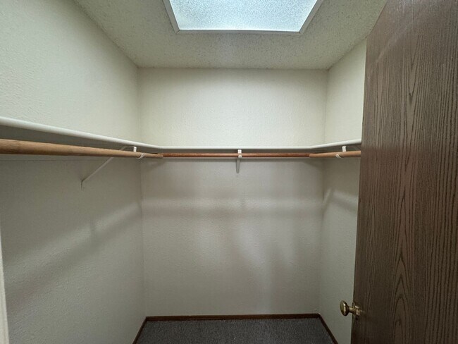 Building Photo - 1675 Round Mountain Cir