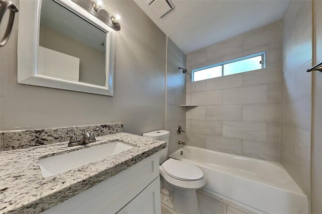 Building Photo - 9 Briervine Ct