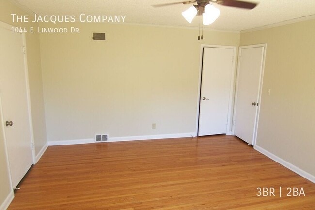 Building Photo - 1044 E Linwood Dr