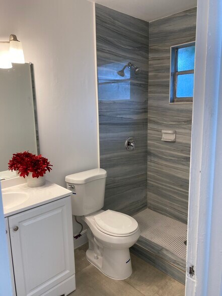 Building Photo - 600 Biscayne Dr