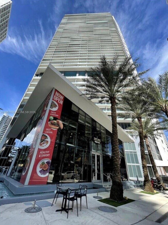 Building Photo - 1300 Brickell Bay Dr