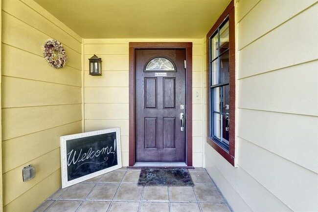 Building Photo - 9826 Briar Ridge Dr