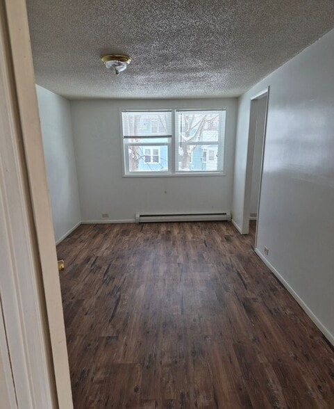 Building Photo - 212 Sycamore St